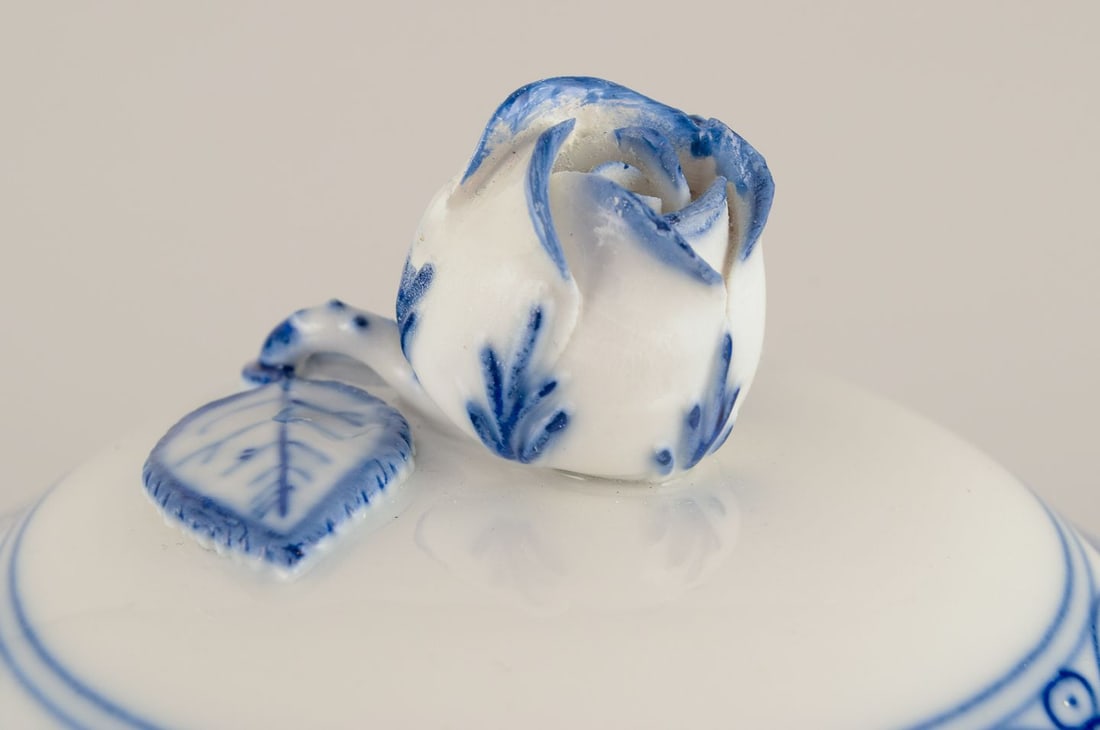 Meissen, Germany. Blue Onion pattern. Large coffee pot in porcelain. Approx. 1900. - 8
