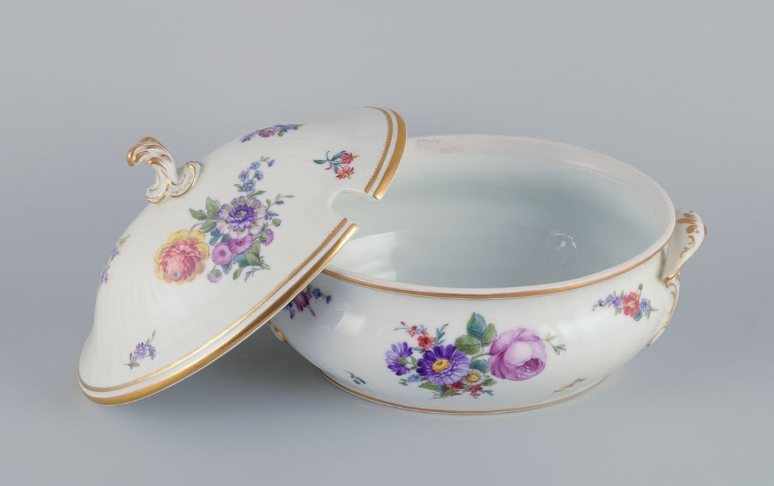 Royal Copenhagen Saxon Flower, lidded soup tureen hand-painted with polychrome floral motifs and - 3