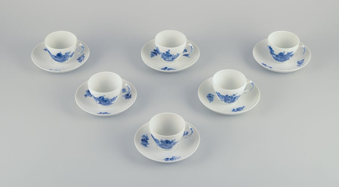 Royal Copenhagen Blue Flower Braided, six coffee cups with saucers in porcelain. 1950s/60s: Royal Copenhagen Blue Flower Braided, six coffee cups with saucers. Dating: 1950s/1960s. Model number: 10/8040. In perfect condition. Marked. Second and third factory quality. Cup dimensions: 7.5 cm