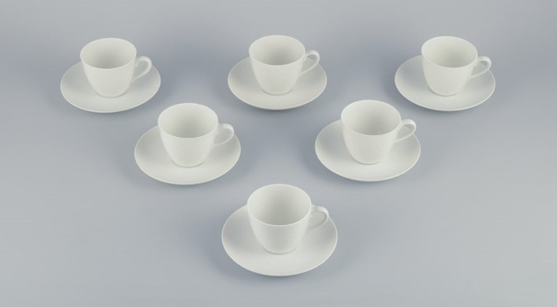 Axel Salto for Royal Copenhagen. Six pairs of coffee cups and saucers in white porcelain. Dated 1962: Axel Salto for Royal Copenhagen. Six pairs of coffee cups and saucers in white porcelain. Dating: 1962 Designed by Axel Salto in 1956. In perfect condition. First factory quality. Cup: 8.0 cm in diame