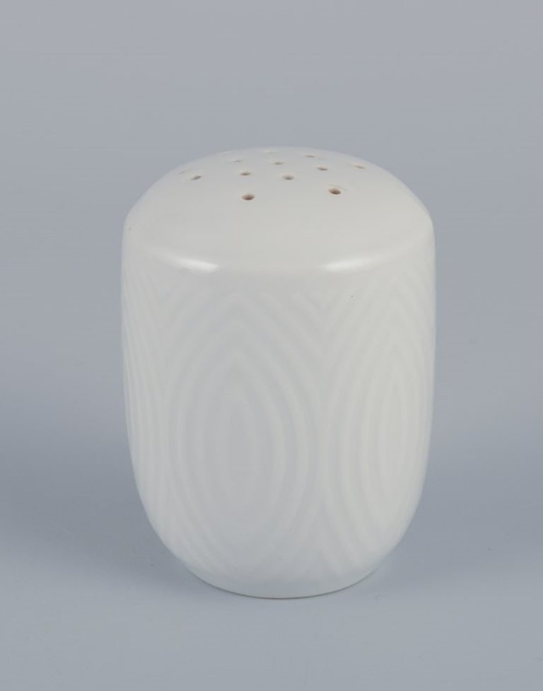 Axel Salto for Royal Copenhagen. Salt and pepper set in white porcelain. Circa 1960s. - 3