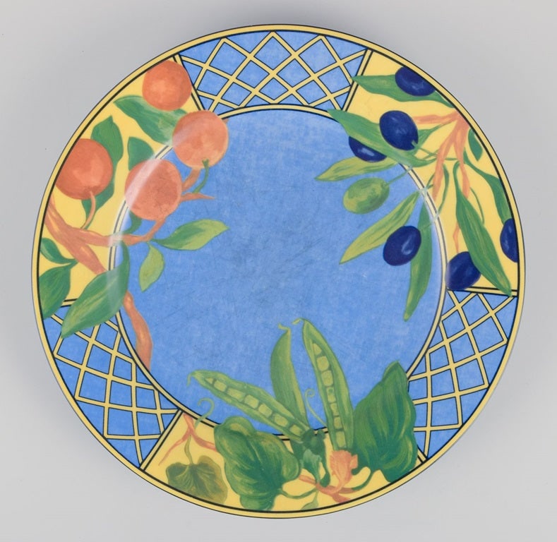 Laure Japy, Paris / Limoges, France. Porcelain cover plate with fruit motif. 1970s/80s. - 2