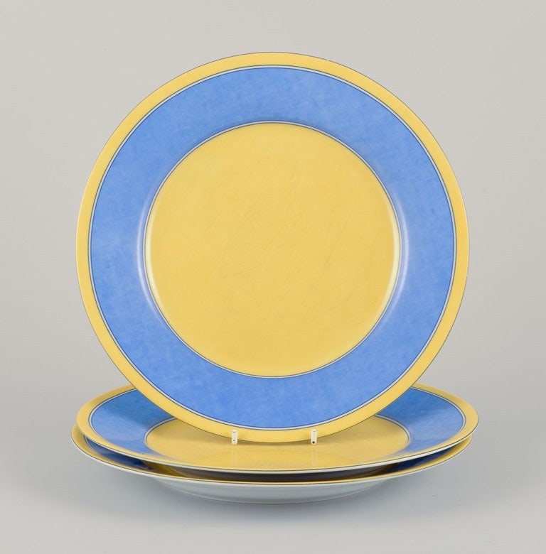 Laure Japy, Paris / Limoges, France. Three porcelain plates. 1970s/80s.: Laure Japy, Paris / Limoges, France. Three porcelain plates. 1970s/80s. Marked. In good condition with signs of use in the form of scratches. Dimensions: Diameter 25.5 cm. x Height 3.0 cm. Reserve:
