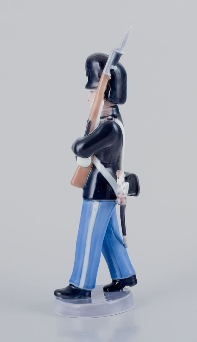 Royal Copenhagen porcelain figurine of a royal Danish guardsman. Dated 1964. - 4
