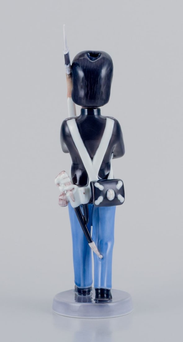 Royal Copenhagen porcelain figurine of a royal Danish guardsman. Dated 1964. - 5