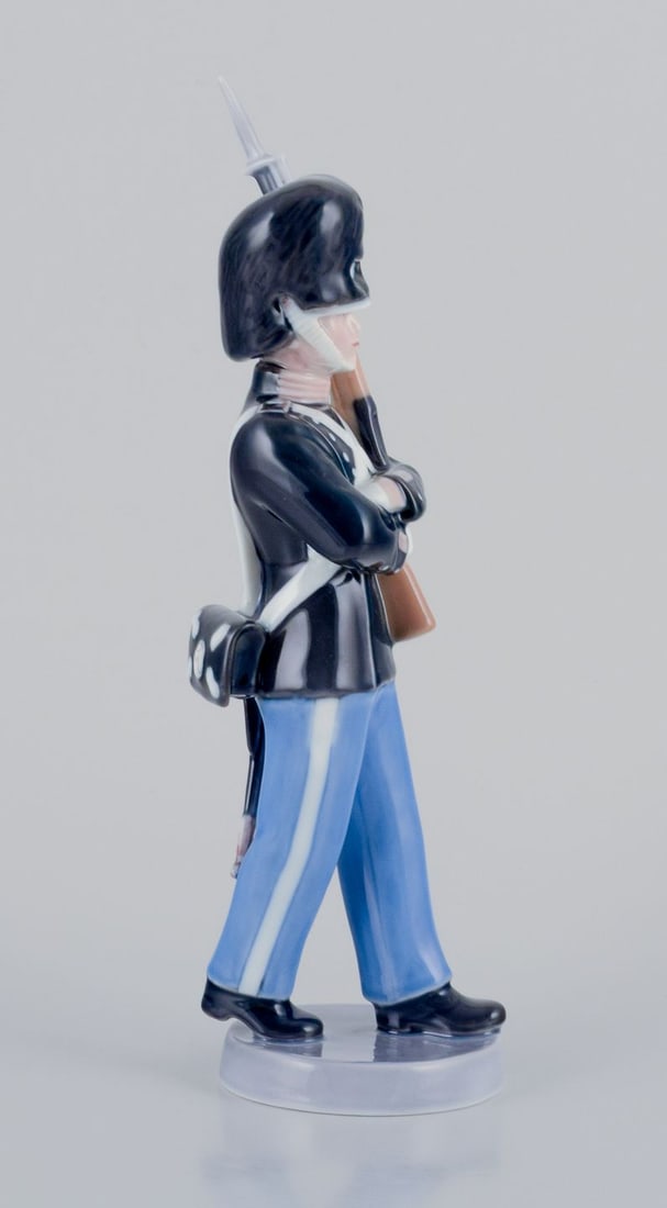 Royal Copenhagen porcelain figurine of a royal Danish guardsman. Dated 1964. - 6