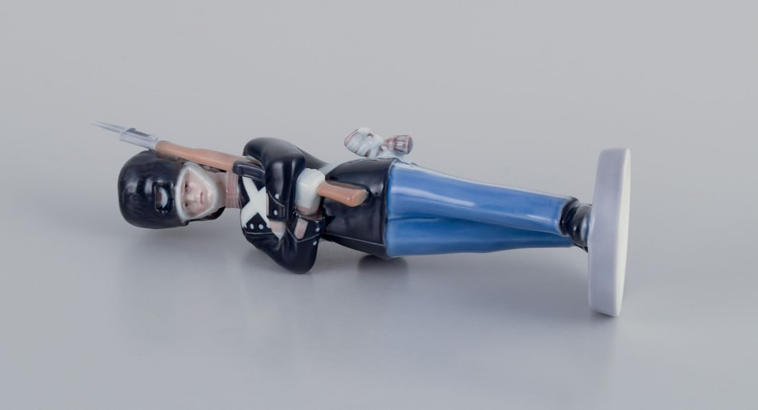 Royal Copenhagen porcelain figurine of a royal Danish guardsman. Dated 1964. - 8