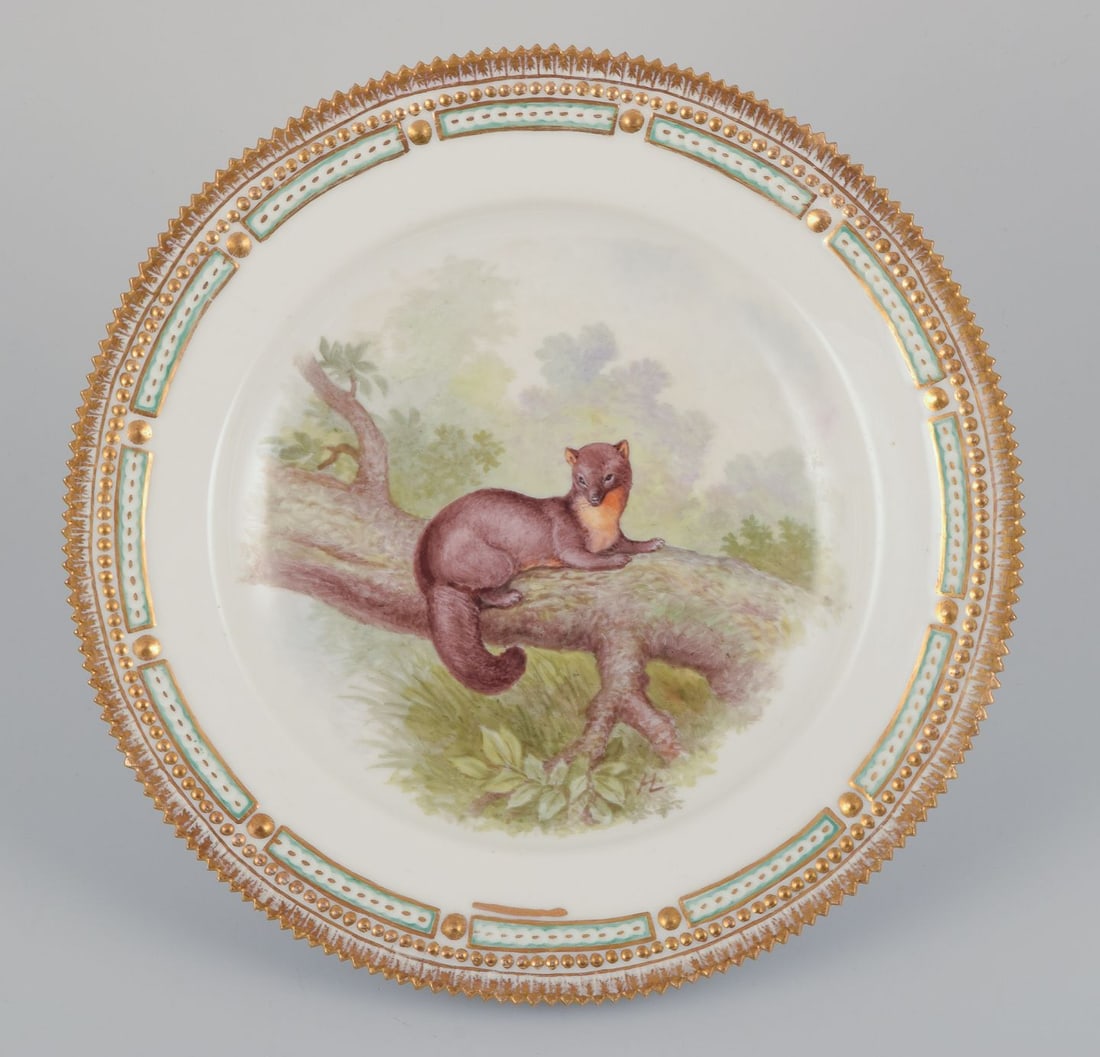 Royal Copenhagen Fauna Danica, dinner plate featuring a motif of a pine marten. Dated 1926: Royal Copenhagen Fauna Danica, porcelain dinner plate featuring a motif of a pine marten. Gold rim. Hand-painted by H. Larsen. Painted outside the factory. Dating: 1926 Marked. Perfect condition. Seco