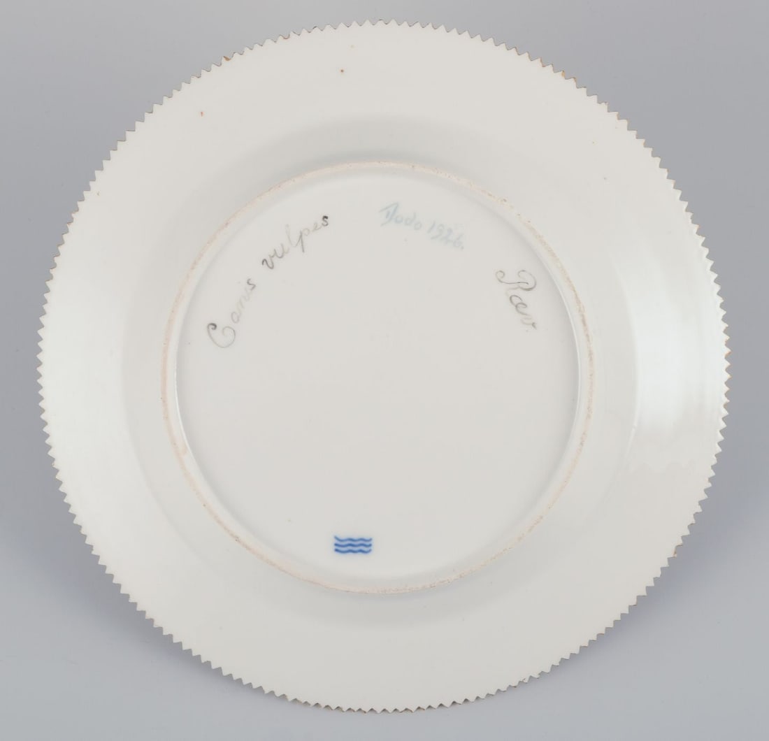 Royal Copenhagen Fauna Danica, dinner plate featuring a motif of a fox. Dated 1926 - 5