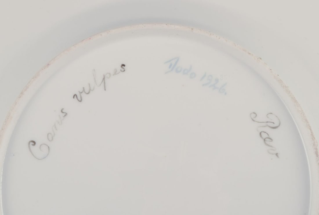 Royal Copenhagen Fauna Danica, dinner plate featuring a motif of a fox. Dated 1926 - 6