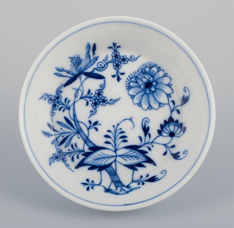 Meissen, Germany. Blue Onion. A set of three small chocolate cups with saucers. Hand-decorated with - 5