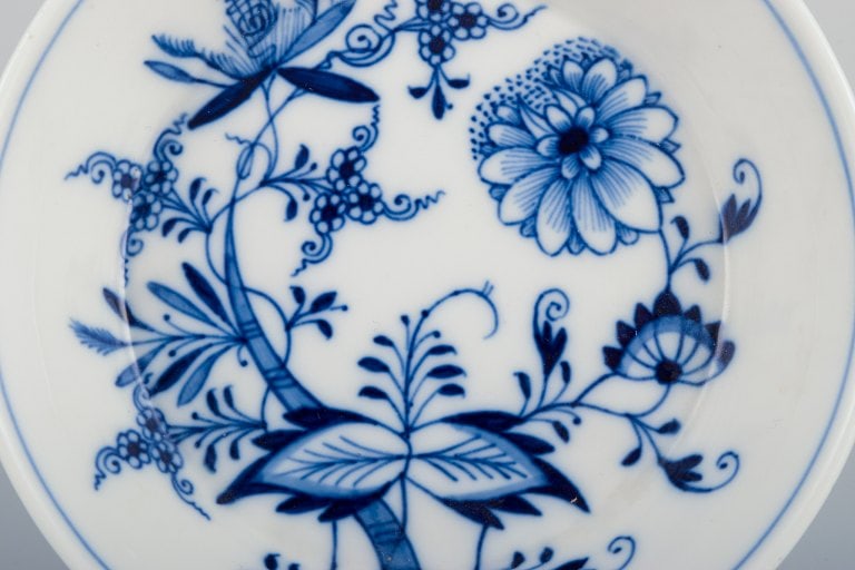 Meissen, Germany. Blue Onion. A set of three small chocolate cups with saucers. Hand-decorated with - 6