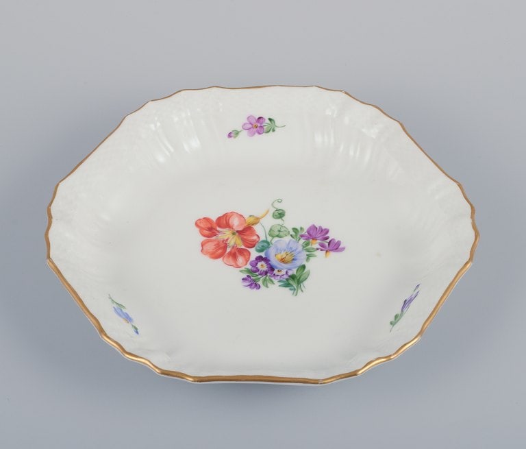 Royal Copenhagen Saxon Flower. Porcelain bowl. Hand-painted with polychrome flowers. Gold rim.: Royal Copenhagen Saxon Flower. Porcelain bowl. Hand-painted with polychrome flowers. Gold rim. Model: 493/1527 Approximately from the 1930s. Marked. In excellent condition with signs of use. First