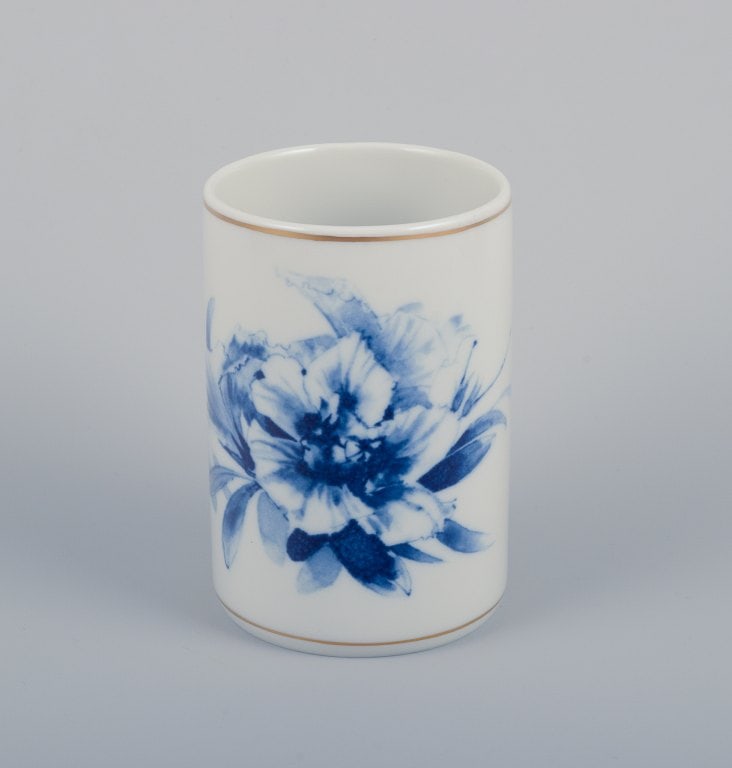 Meissen, Germany. Four vases. Hand-decorated with blue floral motifs, gold rim. - 2