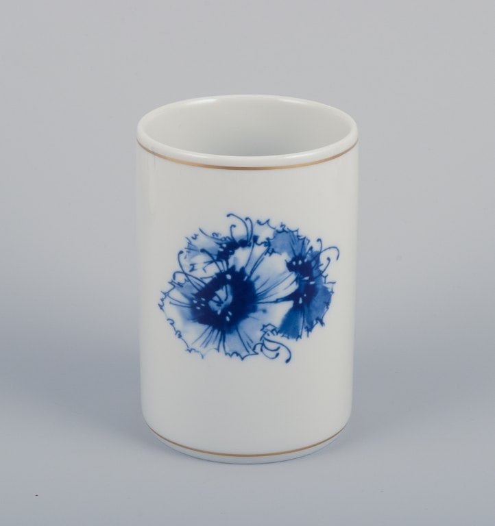 Meissen, Germany. Four vases. Hand-decorated with blue floral motifs, gold rim. - 5