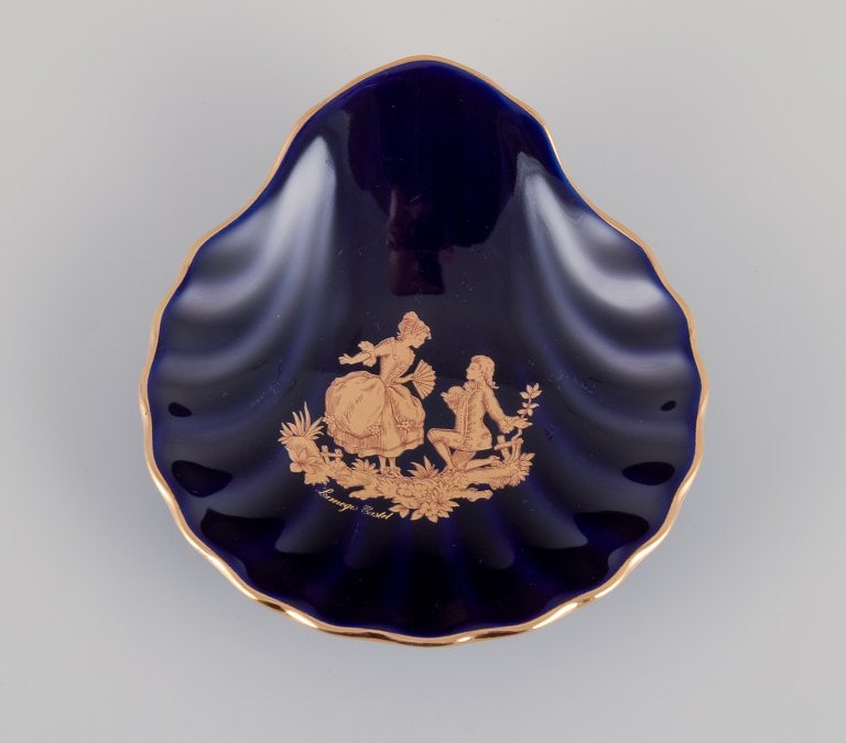 Limoges, France. Three bowls in porcelain decorated with 22-karat gold leaf and beautiful royal blue - 5
