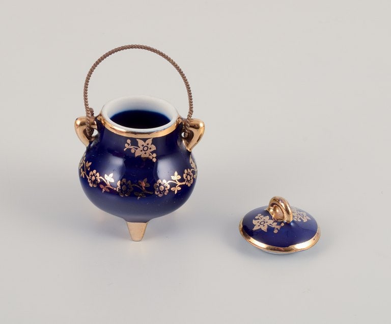 Limoges, France. Five pieces of miniature porcelain decorated with 22-karat gold leaf and beautiful - 6