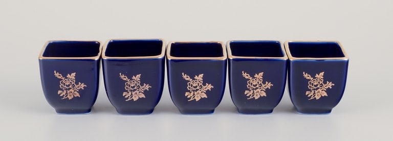Limoges, France. Five miniature porcelain vases decorated with 22-karat gold leaf and beautiful - 8