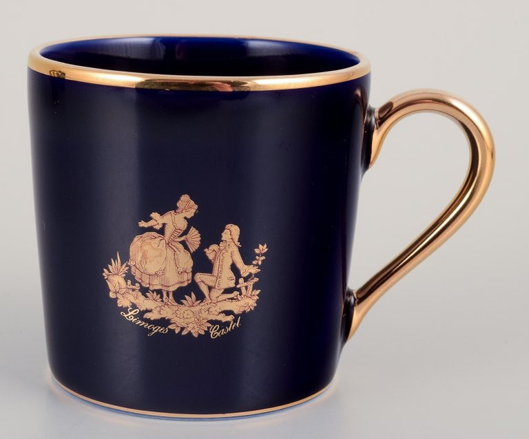 Limoges, France. Coffee cup, sugar bowl, and creamer in porcelain decorated with 22-karat gold leaf - 6
