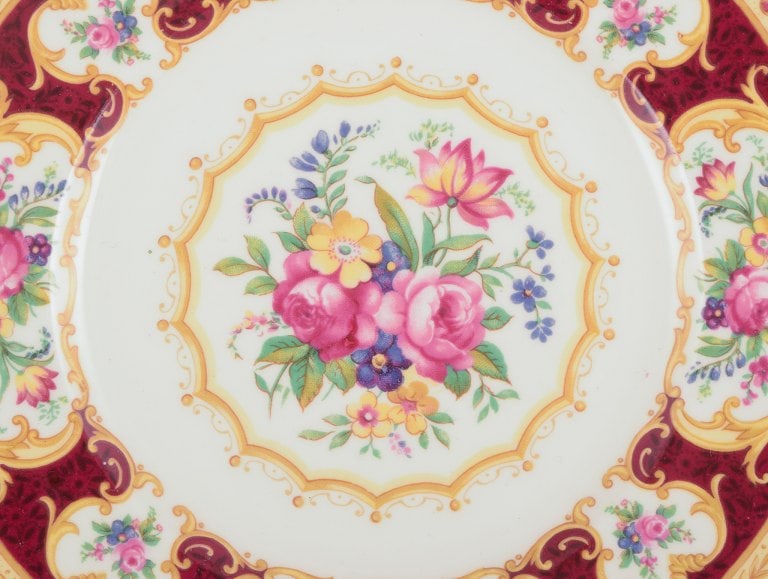 Royal Albert, England. A set of six "Lady Hamilton" plates with polychrome floral motifs. Gold - 3