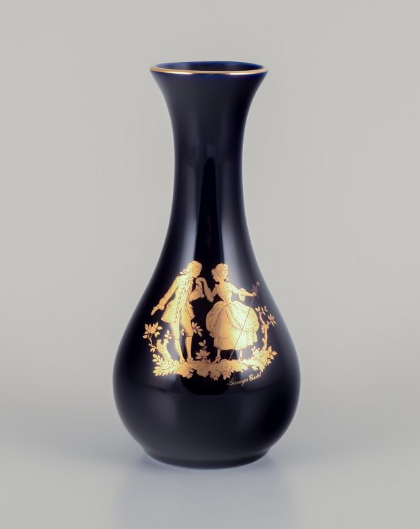 Limoges, France. Two porcelain vases decorated with 22-karat gold leaf and beautiful royal blue - 2