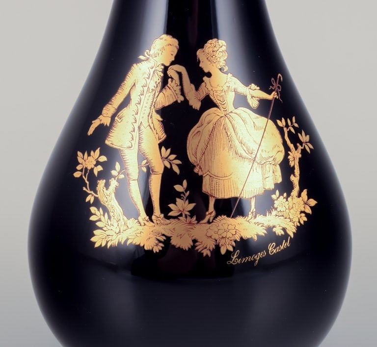 Limoges, France. Two porcelain vases decorated with 22-karat gold leaf and beautiful royal blue - 3