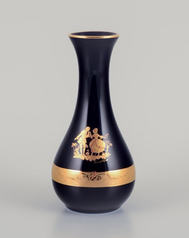 Limoges, France. Two porcelain vases decorated with 22-karat gold leaf and beautiful royal blue - 6
