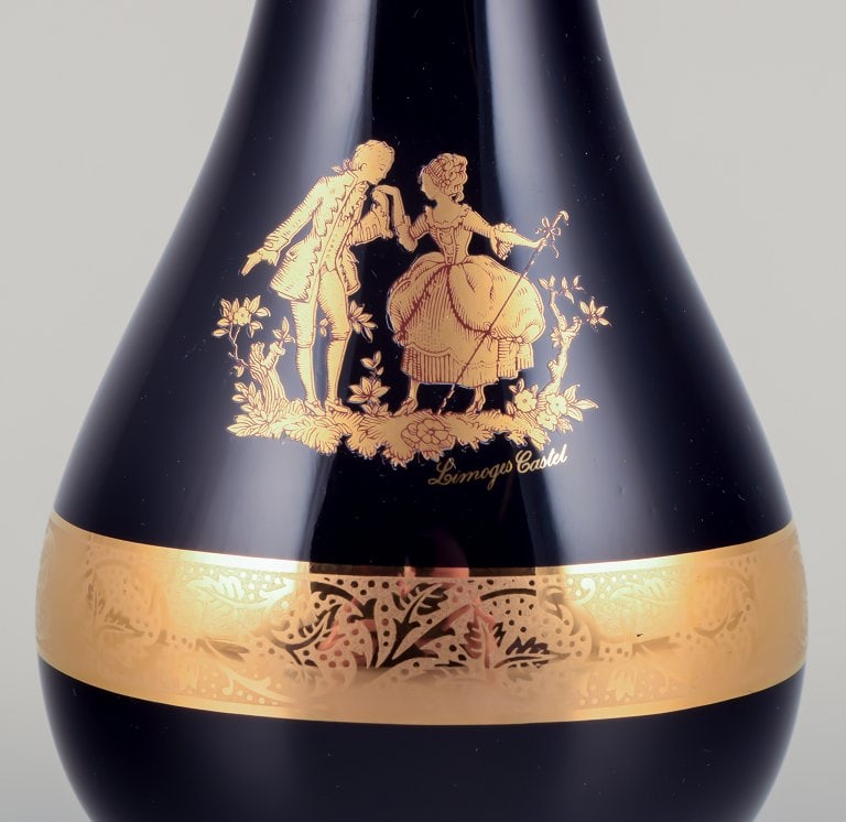 Limoges, France. Two porcelain vases decorated with 22-karat gold leaf and beautiful royal blue - 7