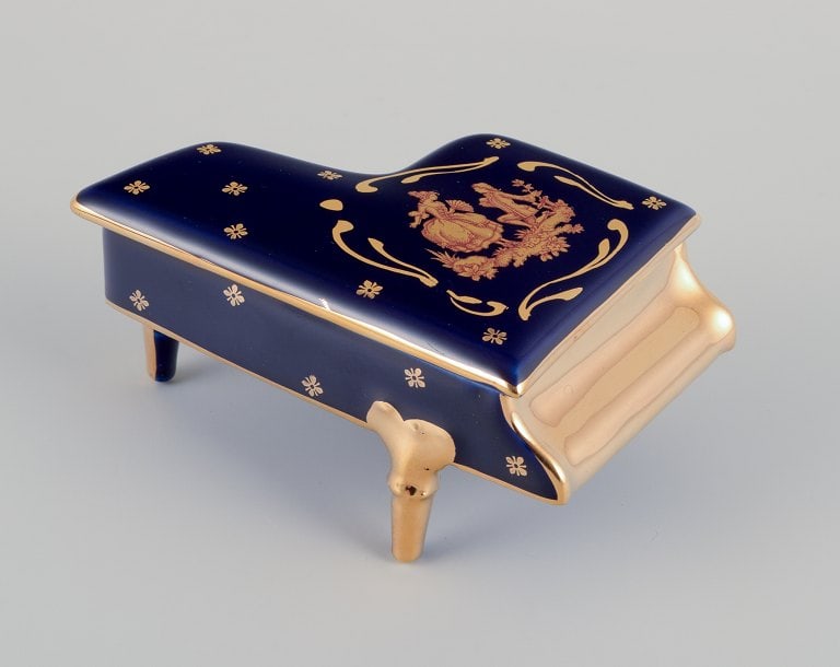 Limoges, France. Four porcelain musical instruments decorated with 22-karat gold leaf and beautiful - 8