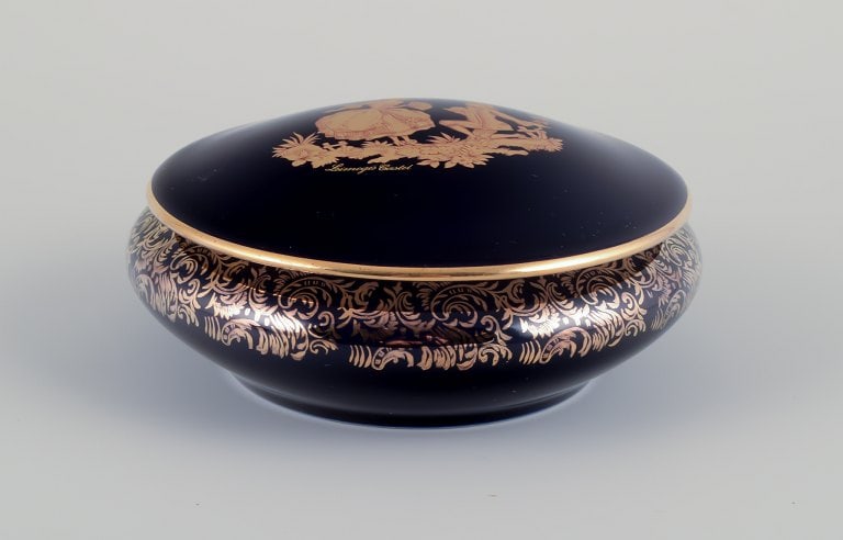 Limoges, France. Two porcelain lidded jars in porcelain, decorated with 22-karat gold leaf and - 6