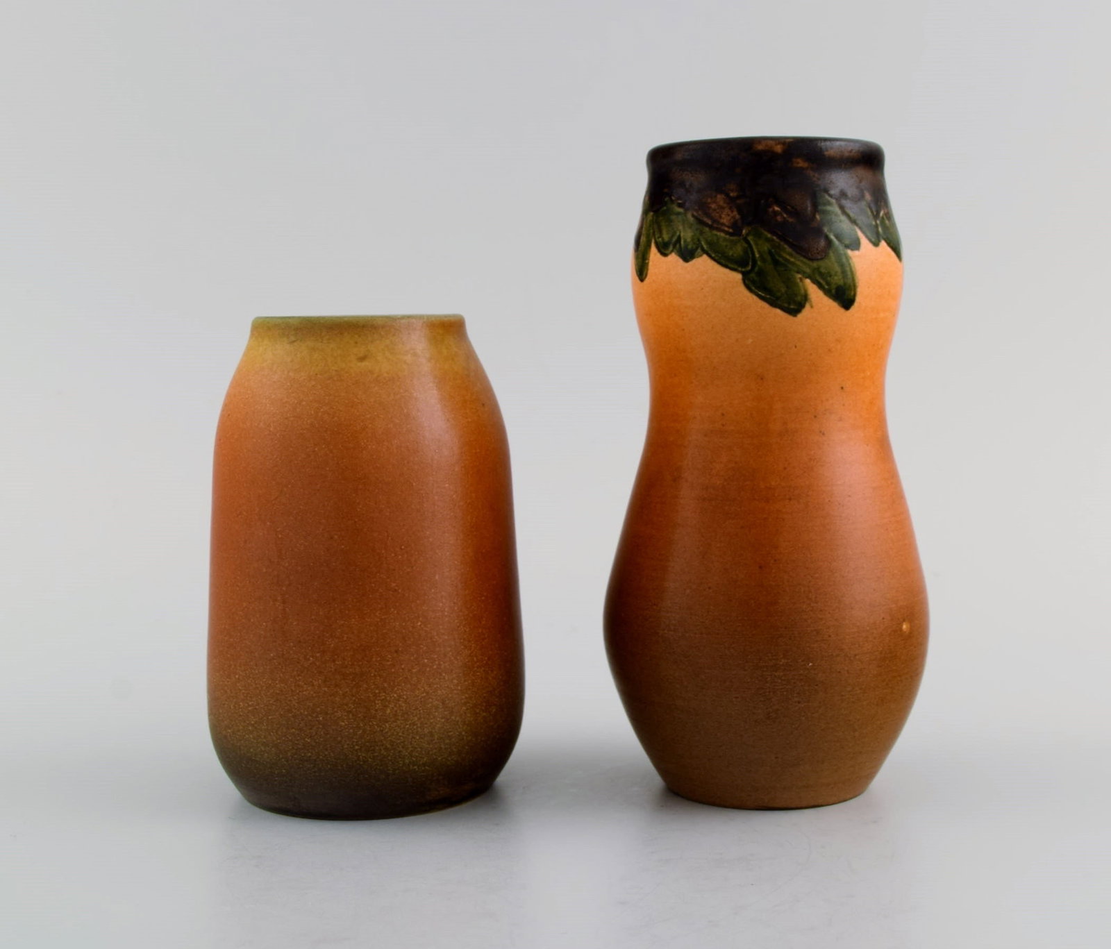 Ipsen's, Denmark. Two vases in hand-painted and glazed ceramics. Mushrooms and foliage. 1920s / 30s. - 3