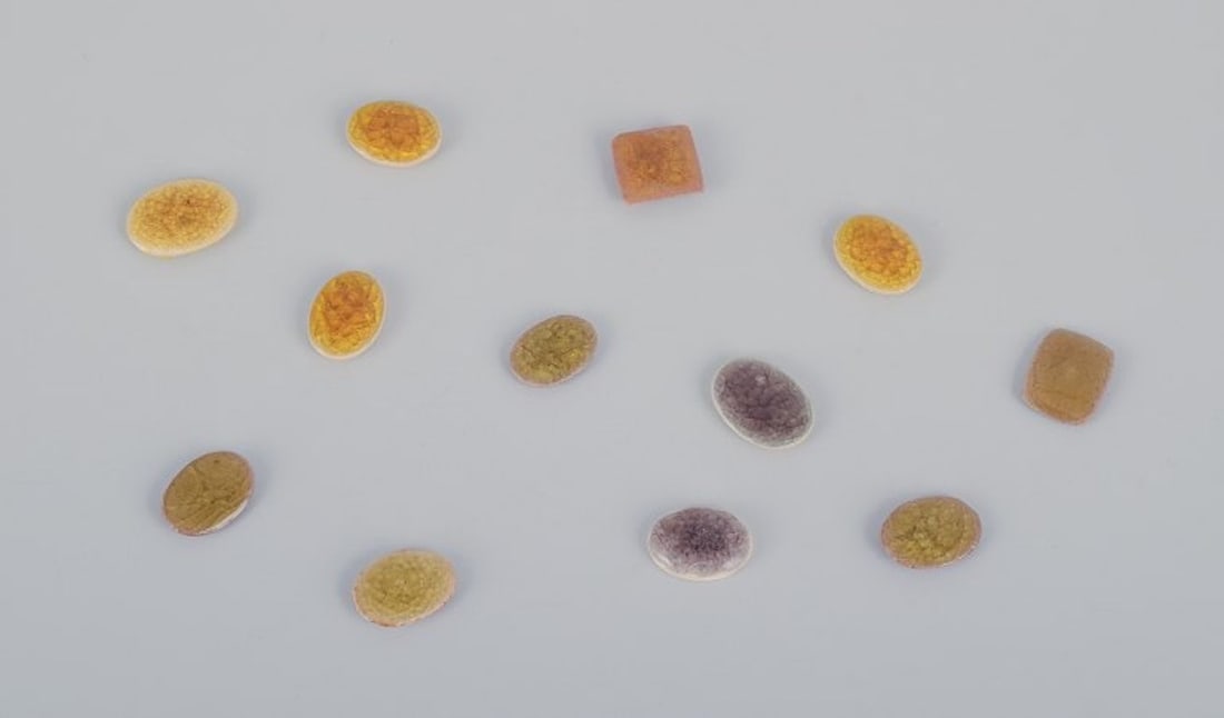Ole Bjorn Kruger, Danish sculptor and ceramicist. 32 unique brooches in glazed stoneware in purple, - 2