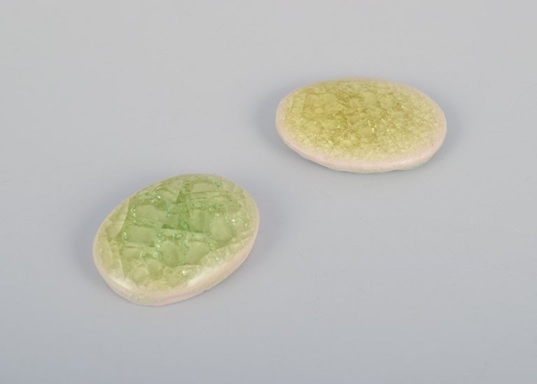 Ole Bjorn Kruger, Danish sculptor and ceramicist. 32 unique brooches in glazed stoneware in purple, - 6