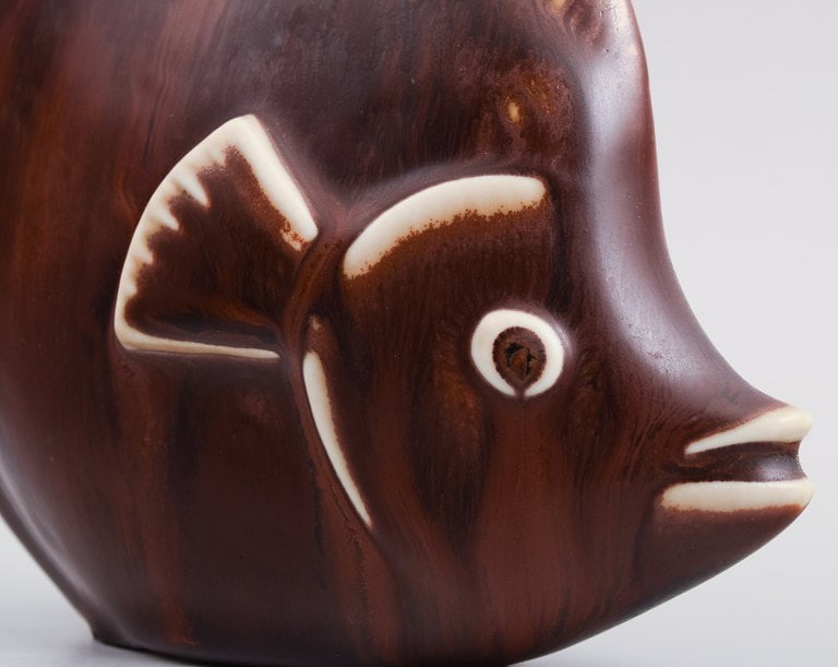 Gunnar Nylund (1904-1997) for Rorstrand. Fish in glazed ceramics. Beautiful glaze in brown shades. - 3