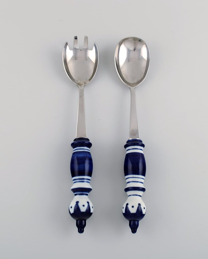 Bjorn Wiinblad for Rosenthal. Siena salad set in glazed ceramics and stainless steel. 1970s.: Bjorn Wiinblad for Rosenthal. Siena salad set in glazed ceramics and stainless steel. 1970s. Length: 27 cm. in excellent condition. Stamped. Original box included. Reserve: $140.00 Shipping: Domestic: