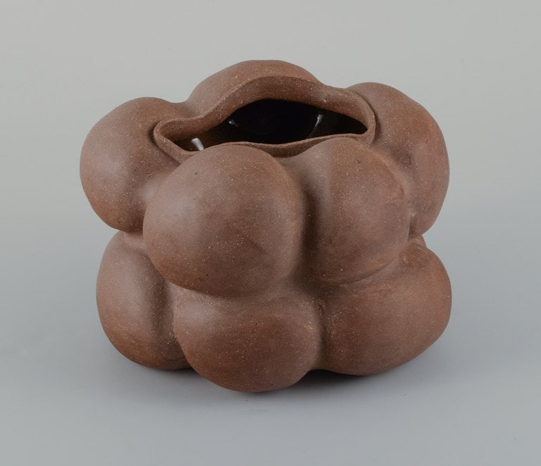 Christina Muff, Danish contemporary ceramicist (b. 1971). Dark brown unglazed vessel. Organic shaped - 2