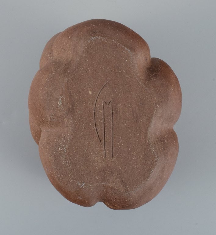 Christina Muff, Danish contemporary ceramicist (b. 1971). Dark brown unglazed vessel. Organic shaped - 6