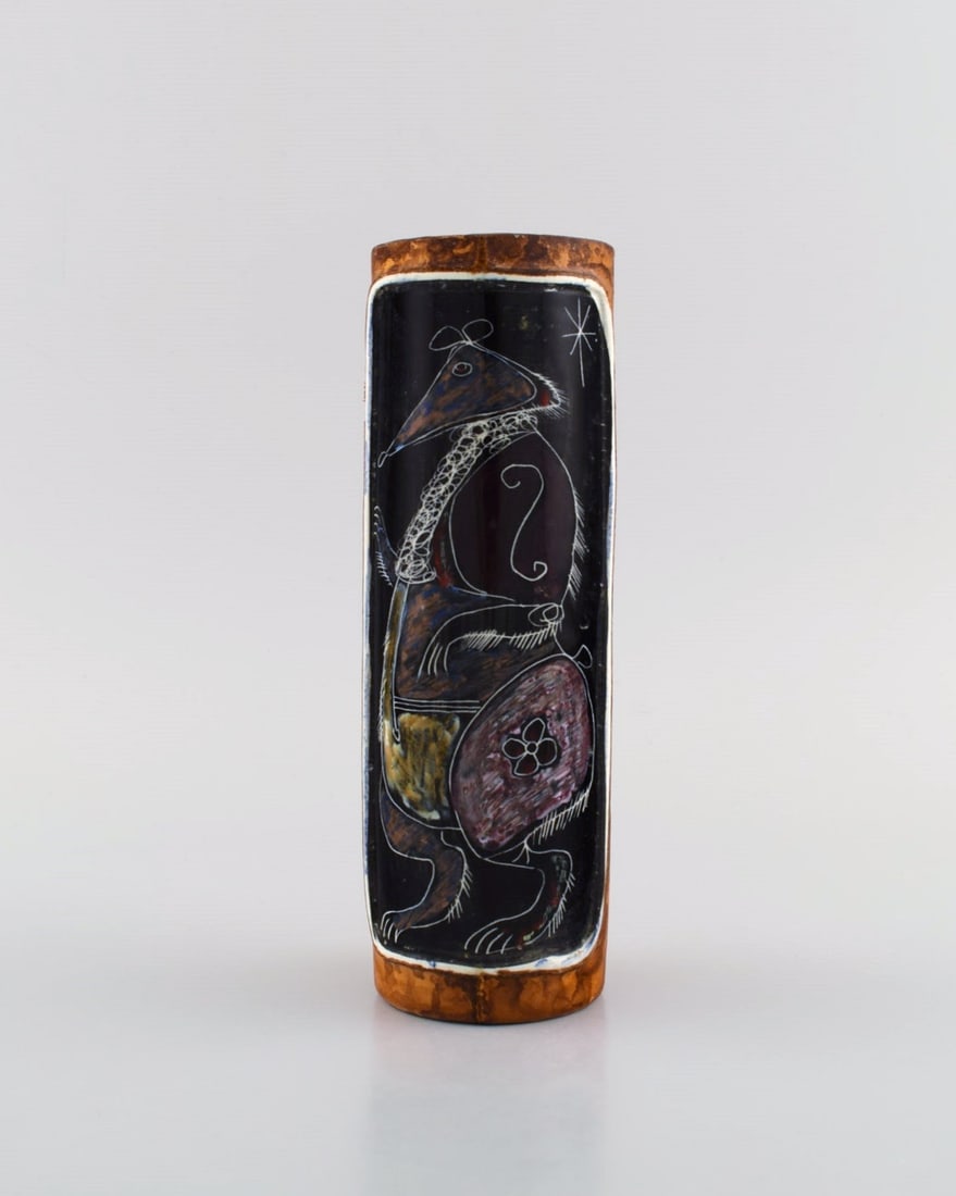 Fidia, italy. Vase in leather covered ceramics with hand-painted rat. 1960s.: Fidia, italy. Vase in leather covered ceramics with hand-painted rat. 1960s. Measures: 19 x 6.5 cm. in excellent condition. Reserve: $308.00 Shipping: Domestic: Shipping rates are determined by