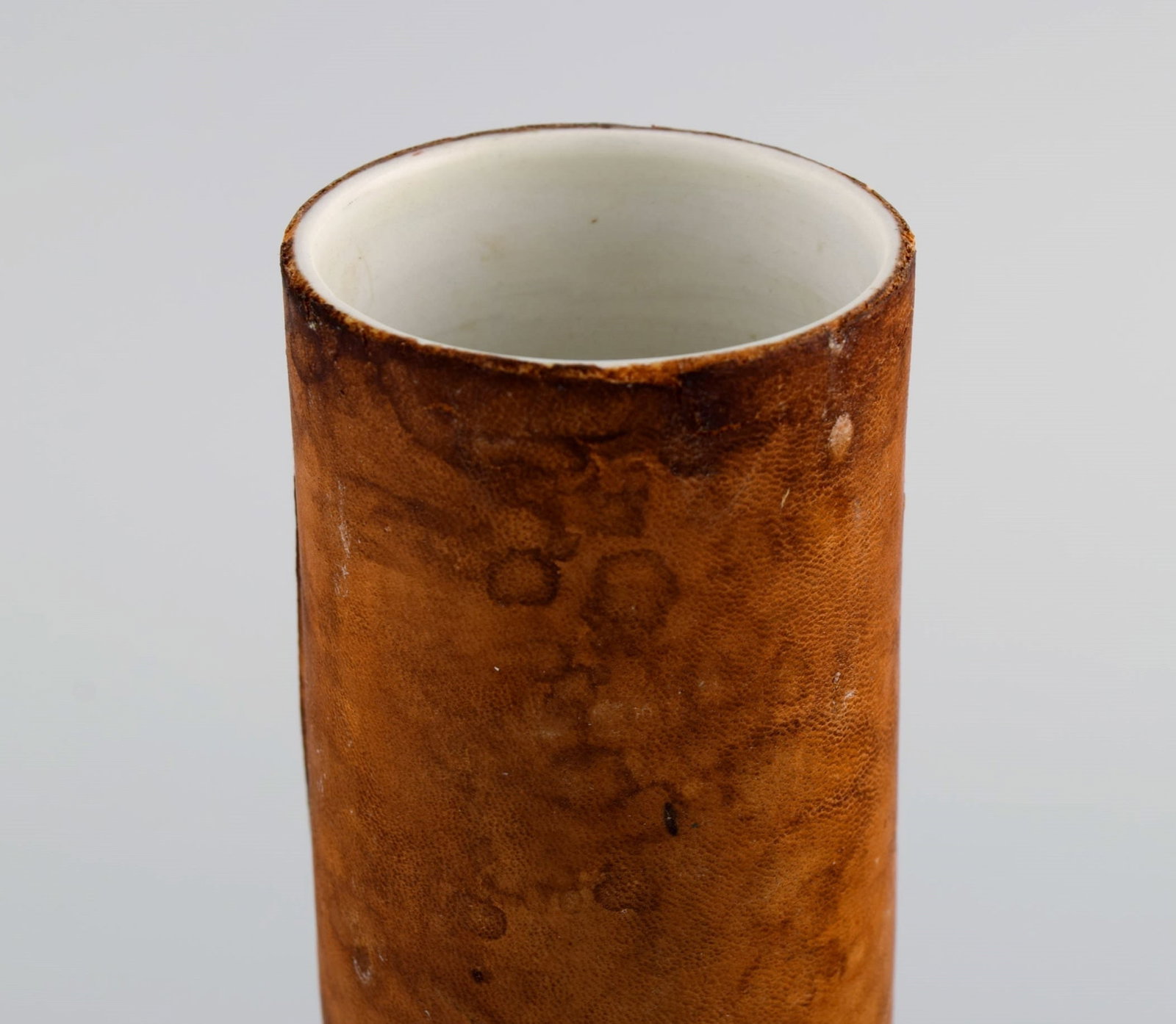 Fidia, italy. Vase in leather covered ceramics with hand-painted rat. 1960s. - 5