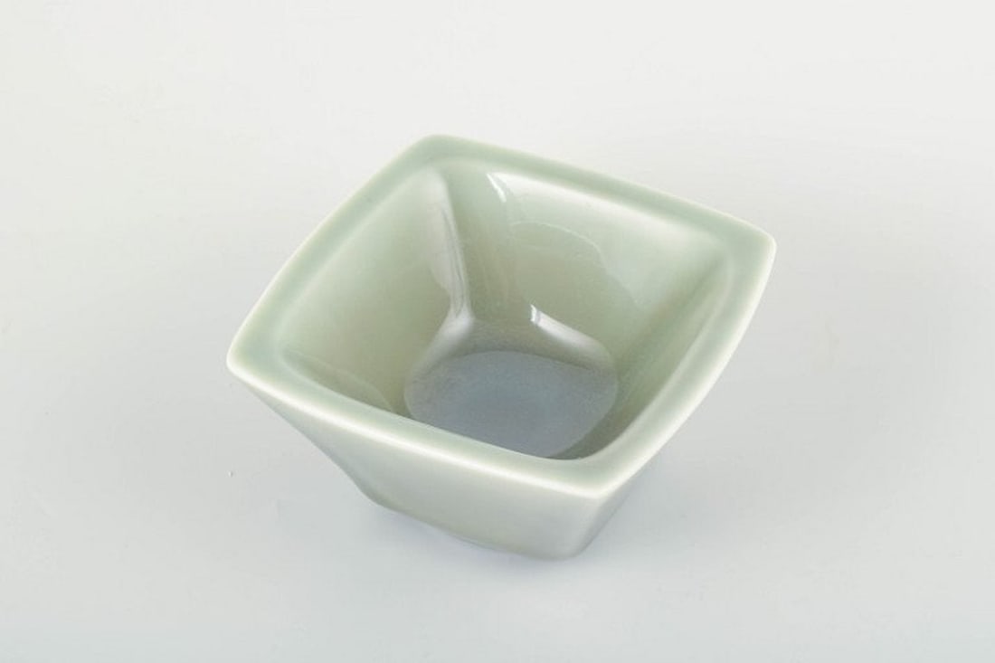 Nils Thorsson for Royal Copenhagen. Square ceramic bowl in green celadon glaze. 1950s-1960s. - 2
