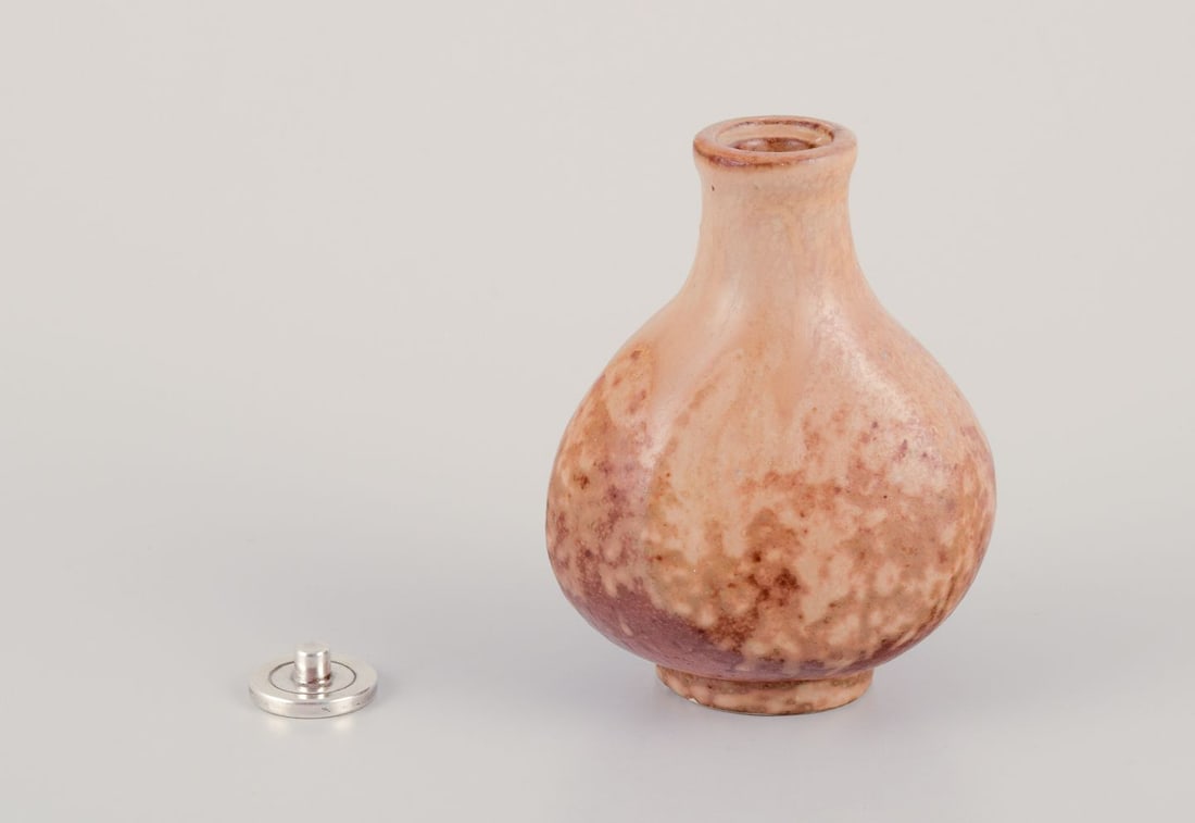 Bode Willumsen, own workshop. Unique bottle with glaze in shades of sand and brown. Dated 1937. - 2