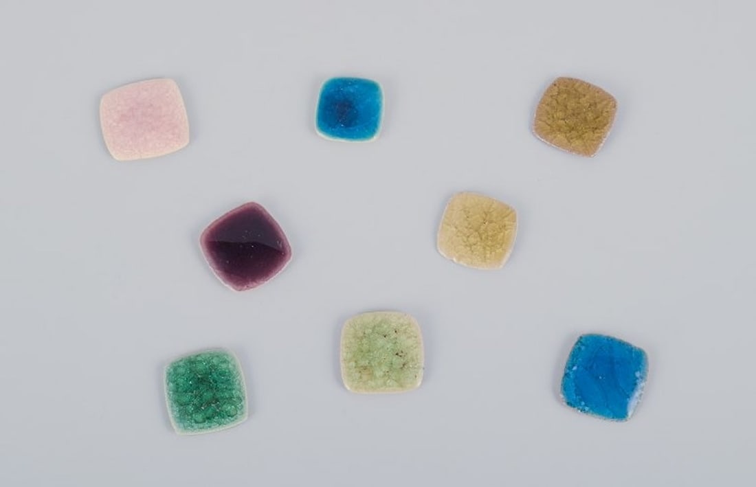 Ole Bjorn Kruger, Danish sculptor and ceramicist. Eight unique brooches in glazed stoneware in: Ole Bjorn Kruger (1922-2007), Danish sculptor and ceramicist. Eight unique brooches in glazed stoneware in various shades. From the 1960s/70s. in excellent condition. Partially marked. Provenance: Est