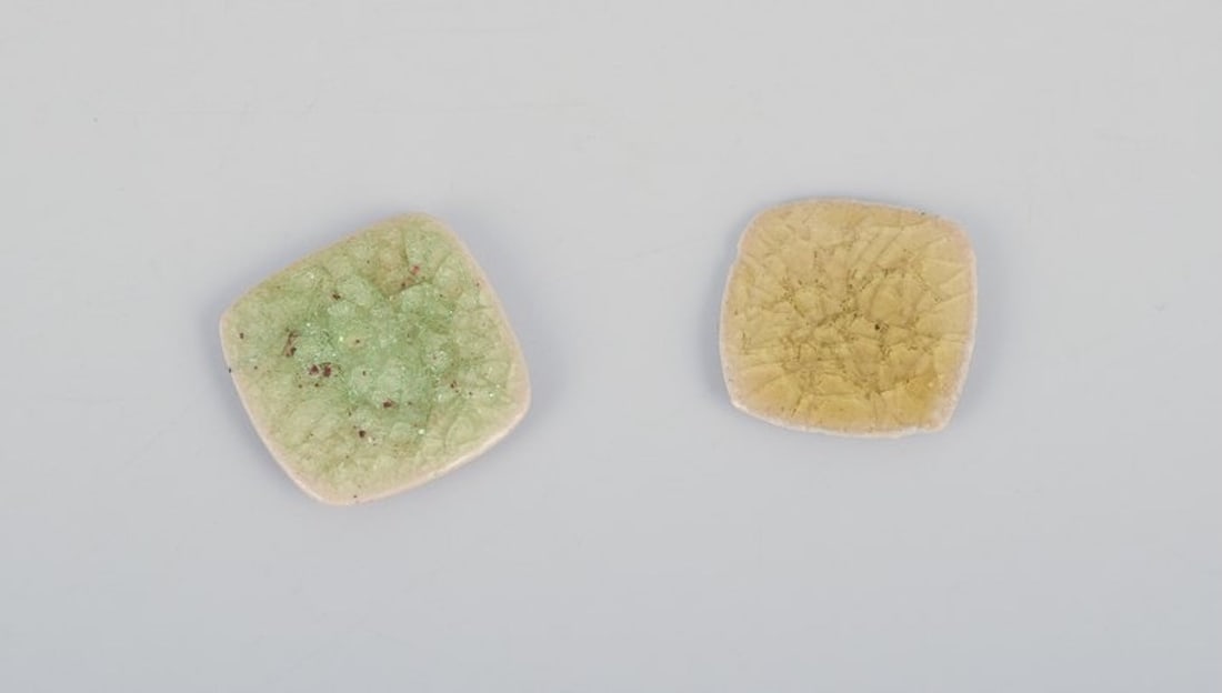 Ole Bjorn Kruger, Danish sculptor and ceramicist. Eight unique brooches in glazed stoneware in - 4