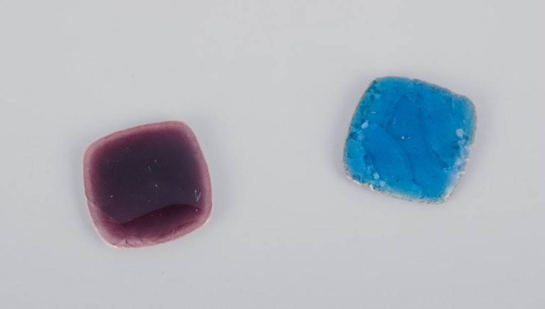 Ole Bjorn Kruger, Danish sculptor and ceramicist. Eight unique brooches in glazed stoneware in - 5