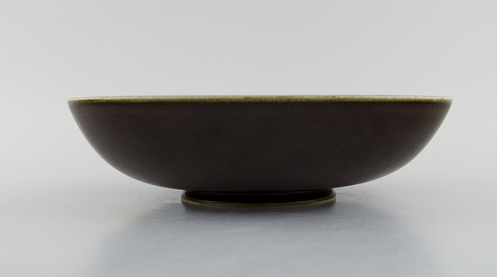 Round Rorstrand bowl in glazed ceramics. Beautiful glaze in brown shades. Mid-20th century. - 3