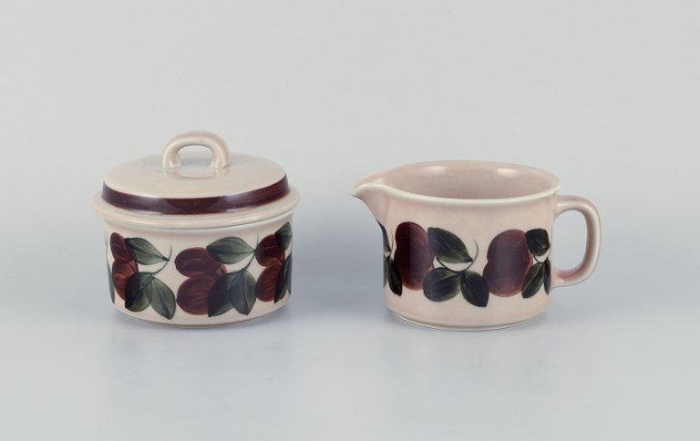 Arabia, Finland, Retro "Raija" sugar bowl and creamer. (1 of 8)
