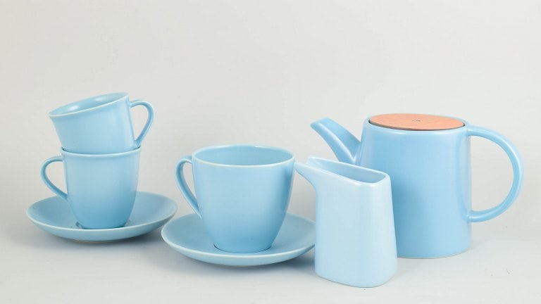 Hoganas Keramik, Sweden. Set of three ceramic tea mugs with teapot with strainer and creamer in blue (1 of 5)