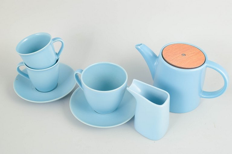 Hoganas Keramik, Sweden. Set of three ceramic tea mugs with teapot with strainer and creamer in blue - 2