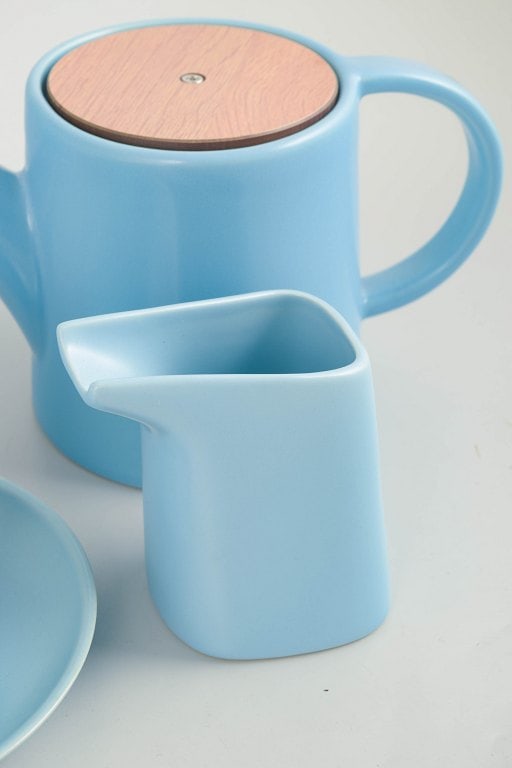 Hoganas Keramik, Sweden. Set of three ceramic tea mugs with teapot with strainer and creamer in blue - 3