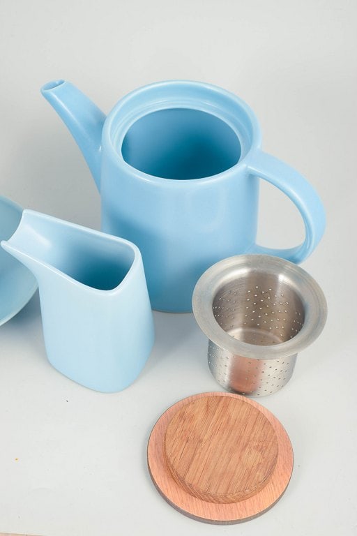 Hoganas Keramik, Sweden. Set of three ceramic tea mugs with teapot with strainer and creamer in blue - 4